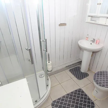 Luxury Hot Tub Entertainment Room Central Park Peterborough Exterior foto