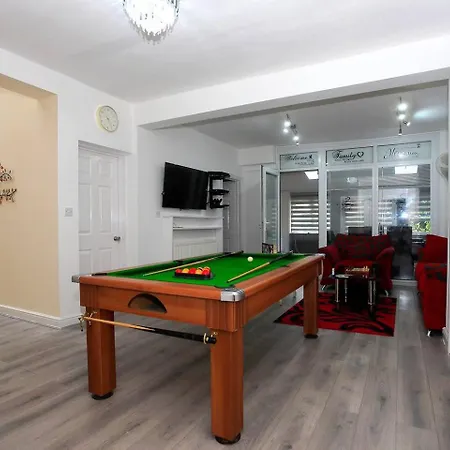 Luxury Hot Tub Entertainment Room Central Park Peterborough Exterior foto